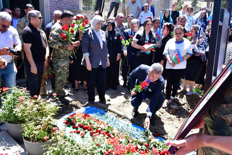 Birinci Qarabağ Müharibəsi şəhidi Rövşən Əliyev Xırdalan Şəhidlər Xiyabanında dəfn edildi - FOTOLAR