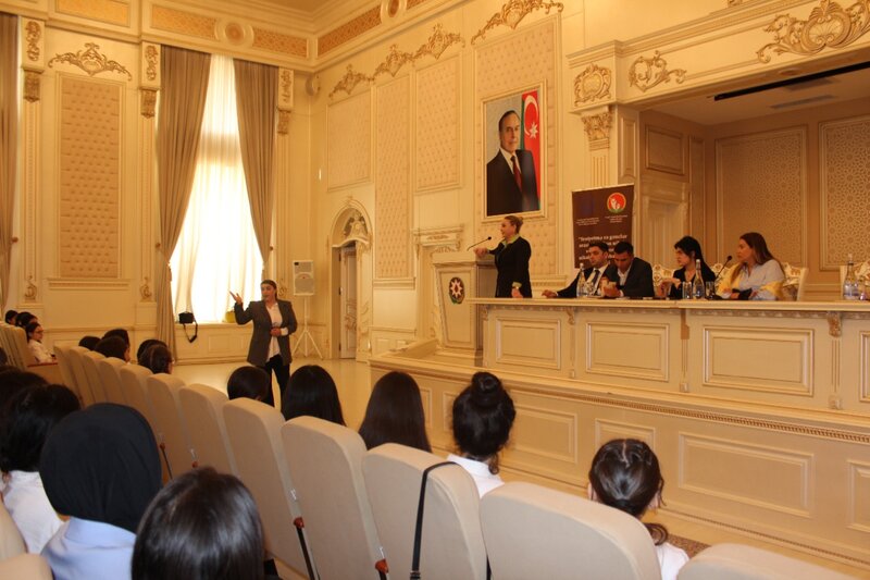 Abşeronda erkən nikah hallarının qarşısının alınması məqsədi ilə maarifləndirici tədbir keçirildi - FOTOLAR
