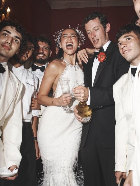 Dua Lipa toyundan fotolar paylaşdı - FOTOLAR