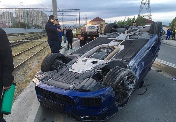 Tanınmış tiktoker BMV ilə qəzaya düşdü