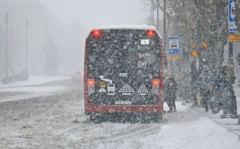 AYNA: Yollar qardan təmizləndikcə avtobusların xəttə buraxılması təmin olunur