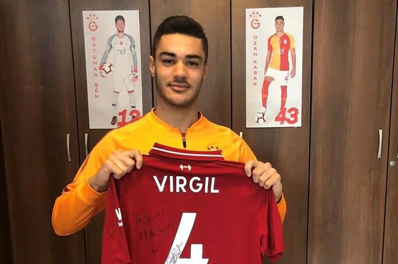 Türkiyəli futbolçu "Liverpul"a transfer oldu