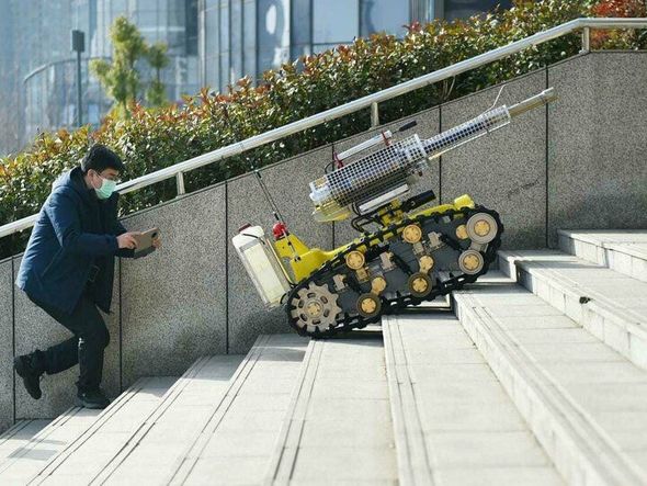 Koronavirusla mübarizə üçün robot yaradıldı - FOTO