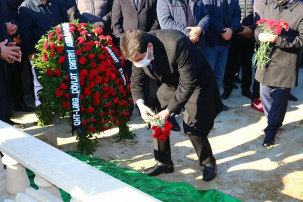 Əvəz Həsənov dəfn edilidi - FOTO