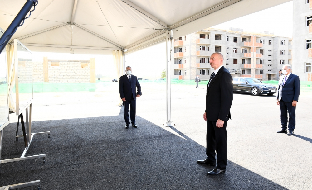 Prezident Samuxda məcburi köçkünlər üçün inşa edilən yaşayış məhəlləsinin tikintisi ilə tanış olub - FOTO