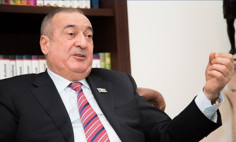 Deputat Bakıda aksiya keçirən qadınları tənqid etdi: "Haradadır bunların valideynləri, ailə tərbiyəsi?!