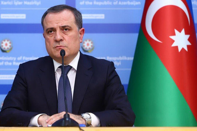 Nazir səfirliyimizə hücum zamanı ölən mühafizəçinin məzarını ziyarət etdi