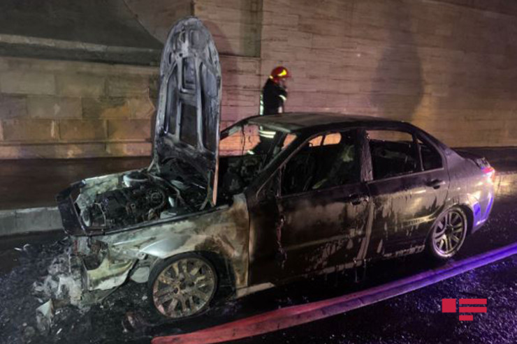 Bakıda avtomobilin yanması tıxaca səbəb oldu – Sürücü tapılmır / FOTO