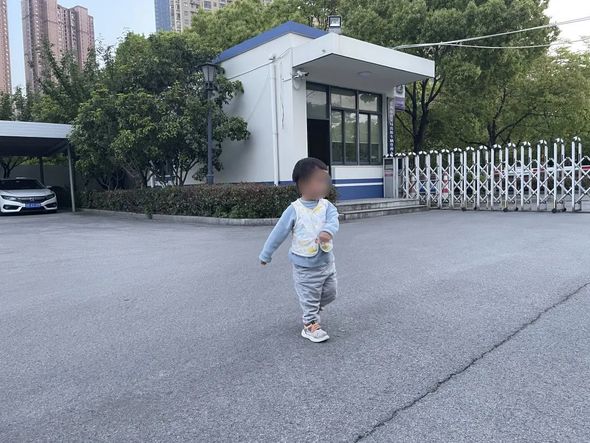 Oğlunu satdı, əldə etdiyi pulla səyahətə çıxdı - FOTO