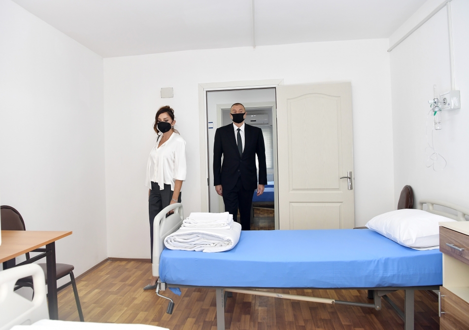 İlham Əliyev və Mehriban Əliyeva Bakıda modul tipli hospitalın açılışında - YENİLƏNİB + FOTO/VİDEO