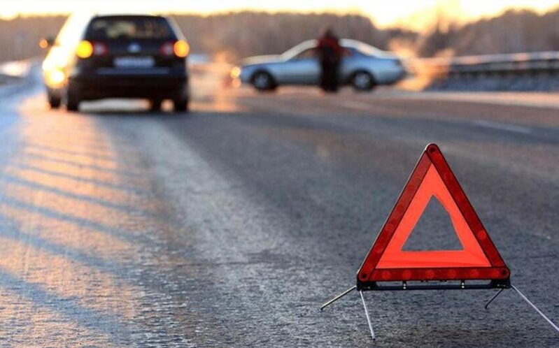 Ağdaşda mikroavtobus qəzaya uğradı
