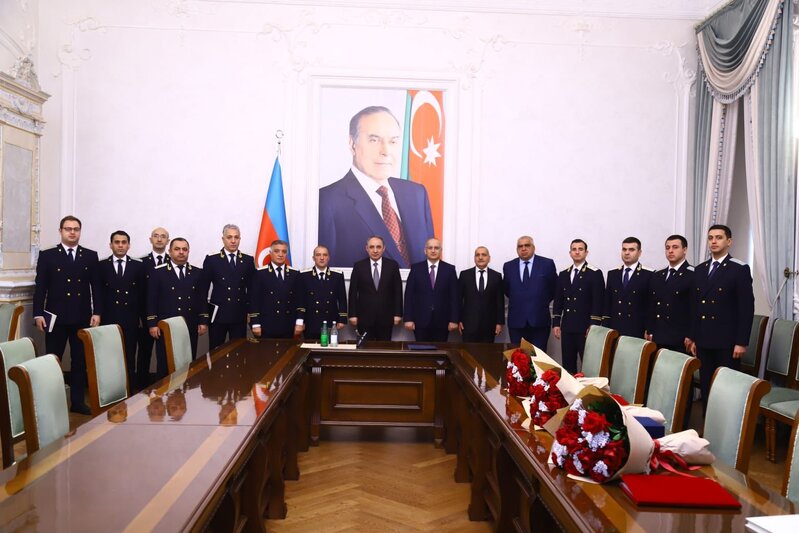 Baş prokurorun köməkçisi təqaüdə göndərildi