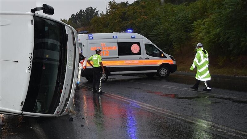 Bələdiyyə işçilərinin avtobusu qəza törətdi: ölü və yaralılar var