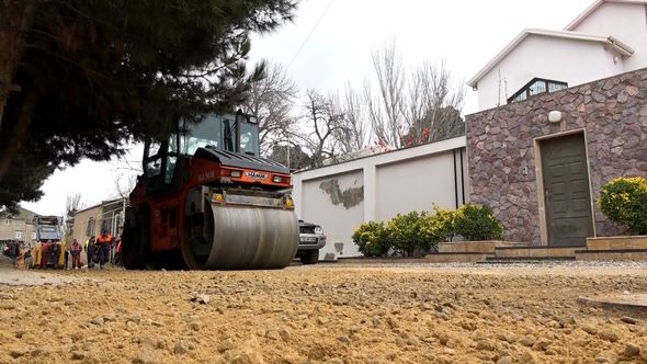 Dövlət başçısının sərəncamlarına əsasən 17 qəsəbənin daxili yolları təmir edilir - FOTO
