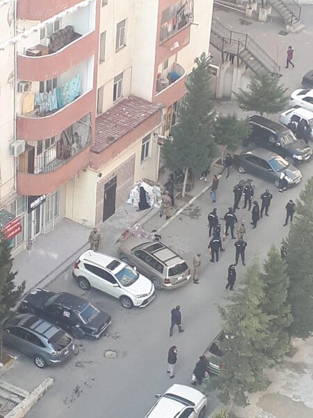 Bakı sakini özünü 18 mərtəbəli binadan atdı - VİDEO