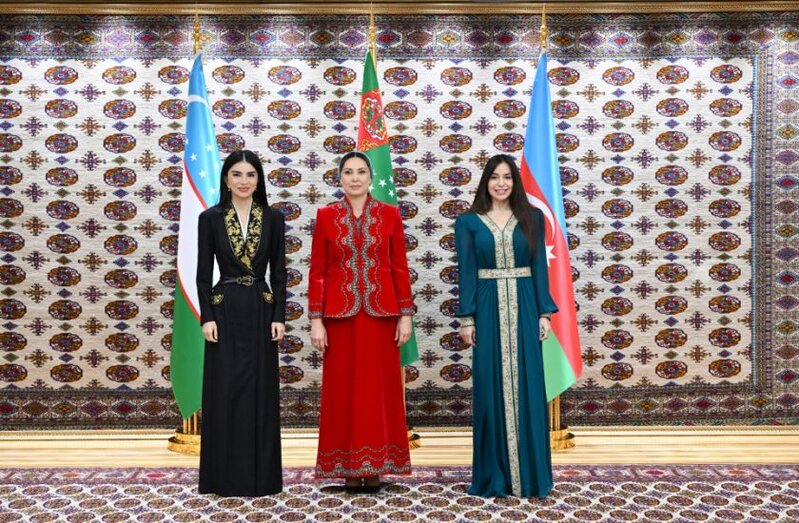 Prezident qızları bir arada - Foto