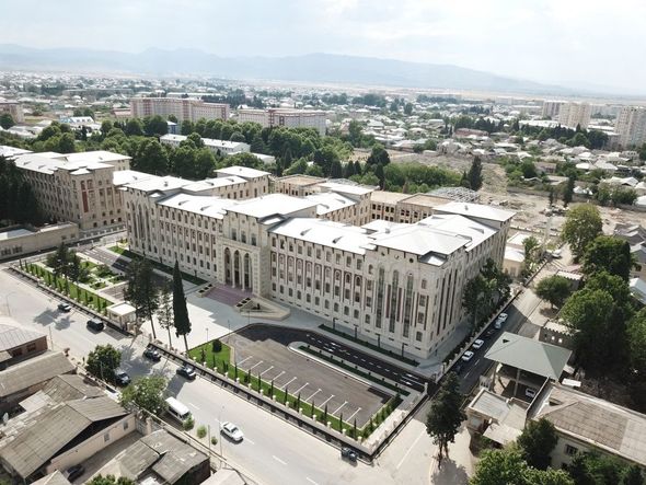 İlham Əliyev və Mehriban Əliyeva Gəncədə universitetin yeni tədris mərkəzinin açılışında - YENİLƏNİB+FOTO