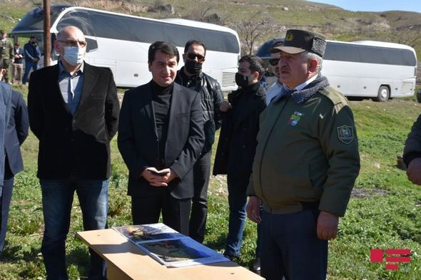 Xarici diplomatlar Qubadlıda düşmənin törətdiyi ekoloji terroru öz gözləri ilə gördülər - FOTO