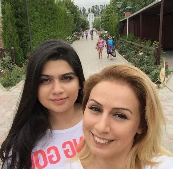 İş adamı özünü Roza Zərgəlinin qızının gözləri qarşısında öldürdü - FOTO