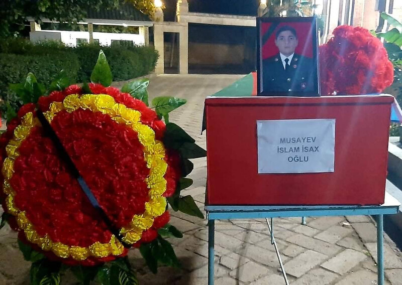 Dünənki qəzada ölən şəxslər hərbçi imiş - FOTO