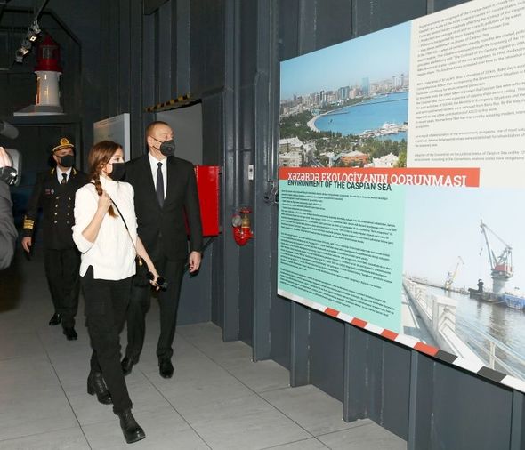 İlham Əliyev və Mehriban Əliyeva Bakıda yaradılan tanker-muzeyinin açılışında - YENİLƏNİB + FOTO/VİDEO