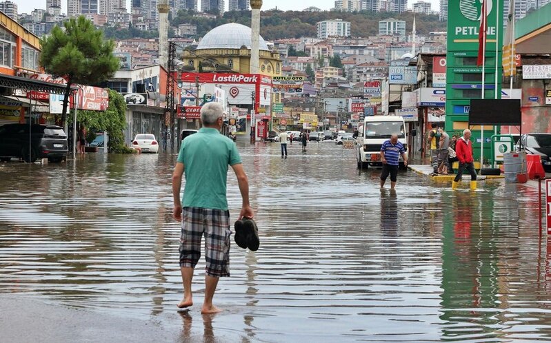 Türkiyədə daşqın: Üç nəfər öldü