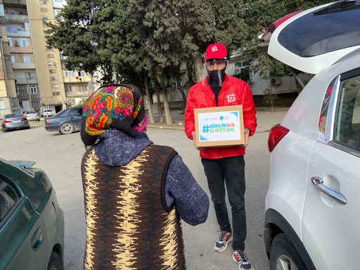 Azərbaycan könüllüləri aztəminatlı ailələrə və tənha ahıllara bayram sovqatları çatdırıblar - FOTO