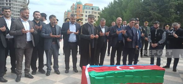 Erməni terroru nəticəsində həlak olan polis Asim Camalzadə ilə vida mərasimi keçirilib - FOTO