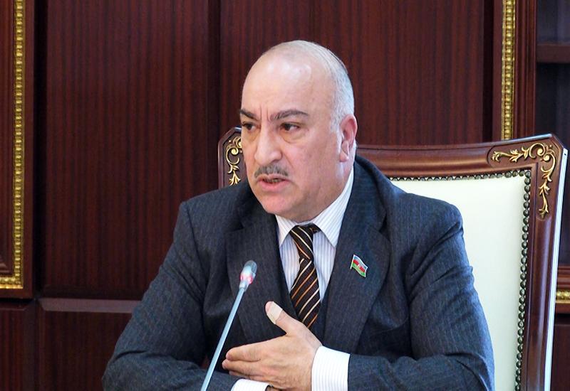 Deputat parlamentdə göz yaşlarını saxlaya bilmədi: 