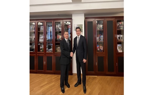 Hikmət Hacıyev Türkmənistan səfiri ilə görüşdü