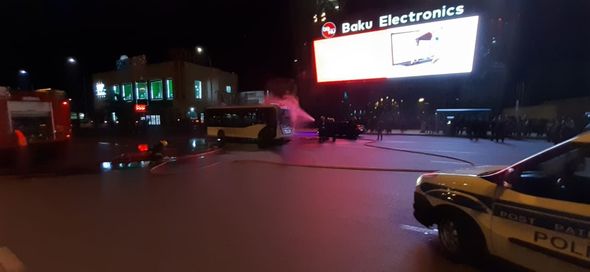 Bakıda avtobus yandı - FOTO/VİDEO