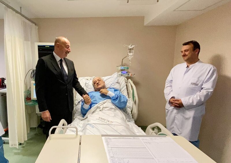 İlham Əliyev avtomobil qəzası keçirən Binəli Yıldırım və Şamil Ayrıma xəstəxanada baş çəkdi - FOTOLAR