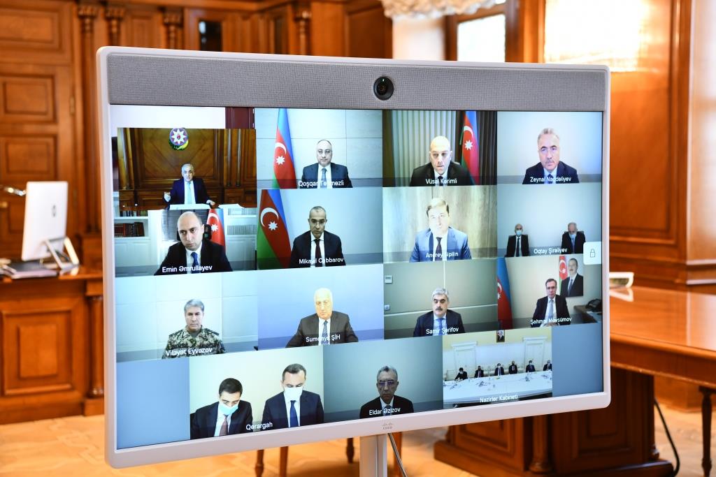 Əli Əsədov operativ qərargahın üzvlərini topladı