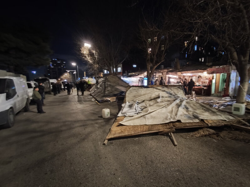 Bakıda 'Ətçilər' kimi tanınan ərazidə yerləşən kafelər və mağazalar sökülür - FOTO