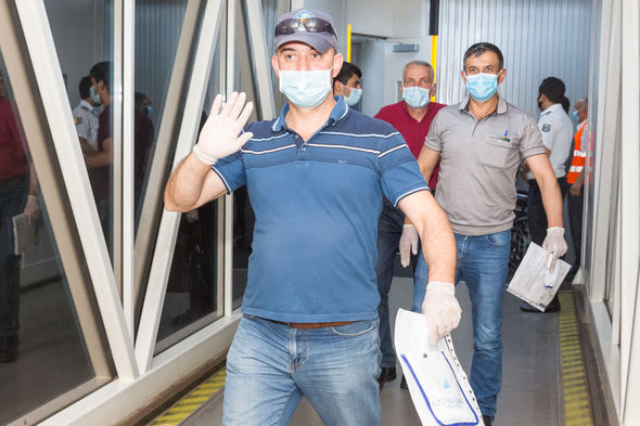 Almatıdan 117 azərbaycanlı Vətənə gətirildi - FOTO
