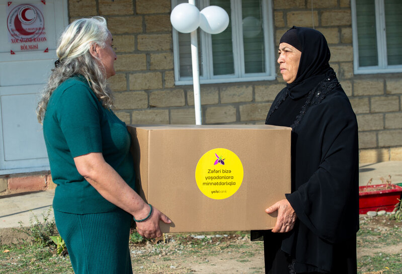 Yelo Bank Xocavənddə yaşayan şəhid ailələrinə Zəfər sovqatı təqdim edib - FOTOLAR