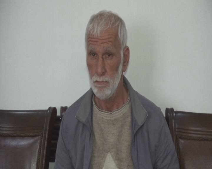 Balakəndə satıcıya balta ilə hədə-qorxu gəldi