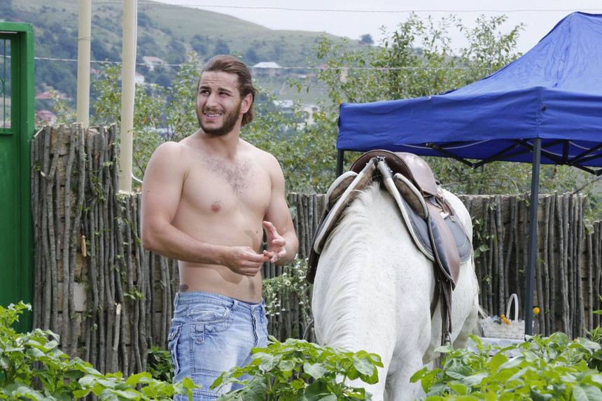 İntim videosu yayılan aparıcı danışdı: "Hamı mənim tərəfimdədir"