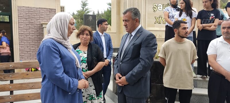 Abdin Fərzəliyev şəhidlərin məzarını ziyarət etdi