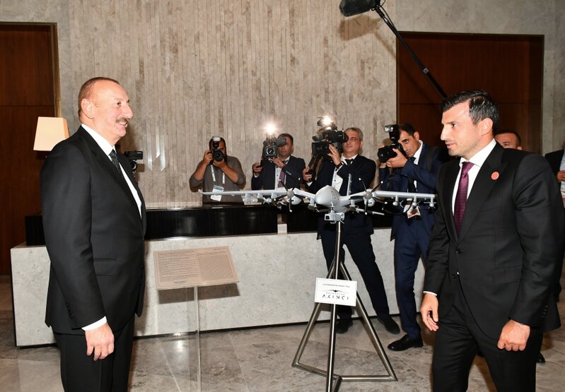 Prezident və xanımı sərgidə - FOTOLAR / YENİLƏNİB
