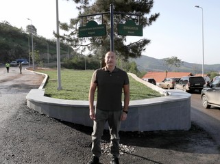 İlham Əliyev Laçın şəhərində Heydər Əliyev, Zəfər və 28 May küçələrinin kəsişməsində lövhələrin açılışını edib