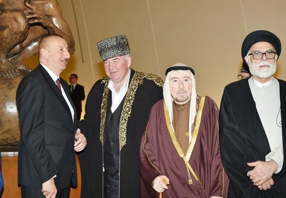 Dünya dini liderlərinin II Bakı Sammitinin iştirakçılarının şərəfinə ziyafət verilib - FOTO