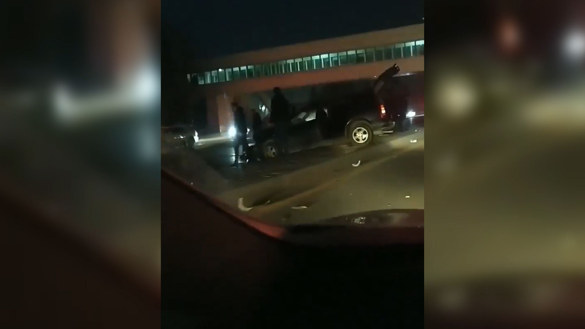 Səhər saatlarında Bakıda idarəetməni itirən sürücü ağır qəzaya səbəb oldu - VİDEO