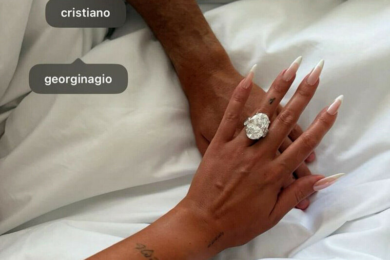 Ronaldonun Corcinaya aldığı nişan üzüyünün qiyməti açıqlandı - FOTO
