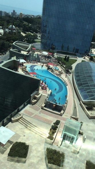 Polis sərt karantin qaydaları pozulan məşhur hoteldə əməliyyat keçirir - YENİLƏNİB + FOTO/VİDEO