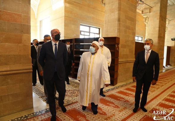 Avropa İttifaqı Şurasının Prezidenti Şamaxı Cümə məscidində - FOTO