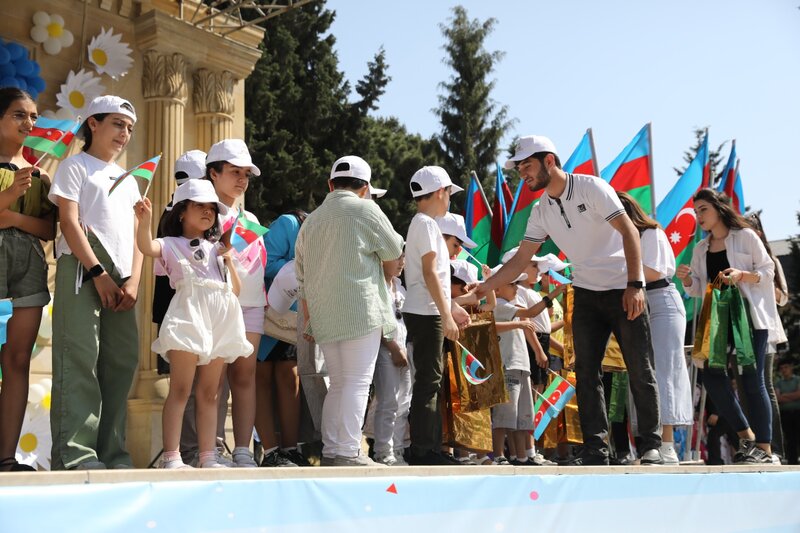 Abşeron rayonunda 1 iyun - Uşaqların Beynəlxalq Müdafiəsi Günü münasibəti ilə bayram tədbiri keçirilmişdir - FOTOLAR