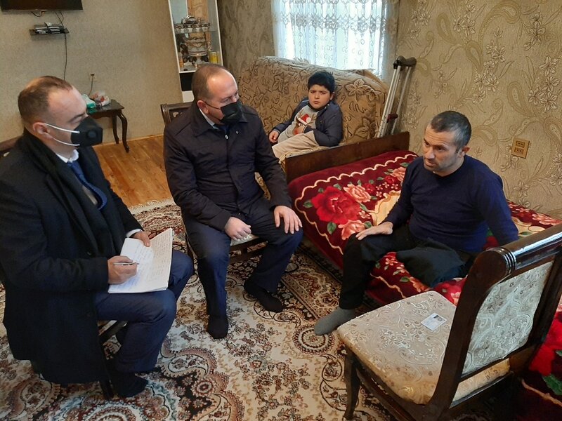 Erməni terroru nəticəsində ağır xəsarət almış şəxsə sosial dəstək göstərilir