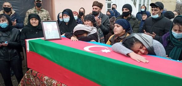 Qubada şəhid olan hərbi qulluqçu dəfn edilir - FOTO