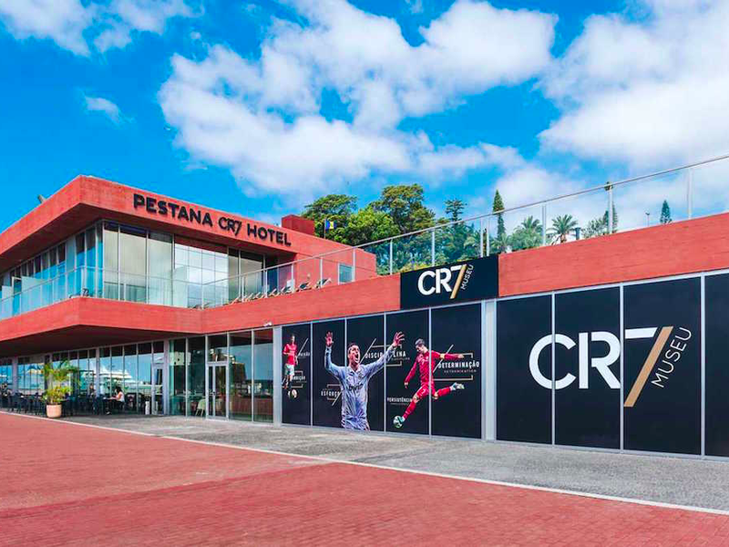 Saniyədə 1 avro qazanan Ronaldo: 1 milyonluq üzük, 8 milyonluq avtomobil - FOTO